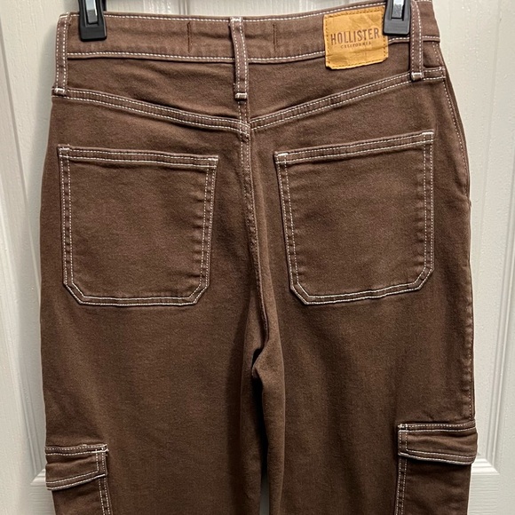 Women’s Hollister Brown Cargo Pants - Picture 3 of 4